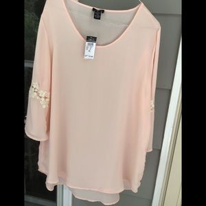 Rue 21 size X-Large Peach ladies Top Lace on sleeves beautiful summer NWT